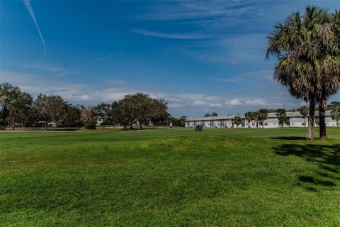 Condo in Largo, Florida, 2 bedrooms  № 2277554 - photo 20