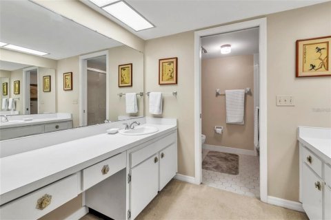 Condo in Largo, Florida, 2 bedrooms  № 2277554 - photo 14