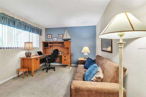 Condo in Largo, Florida, 2 bedrooms  № 2277554 - photo 15