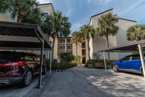 Condo in Largo, Florida, 2 bedrooms  № 2277554 - photo 3