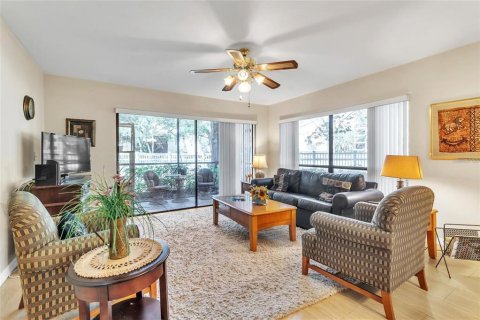 Condo in Largo, Florida, 2 bedrooms  № 2277554 - photo 6