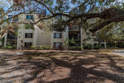 Condo in Largo, Florida, 2 bedrooms  № 2277554 - photo 2