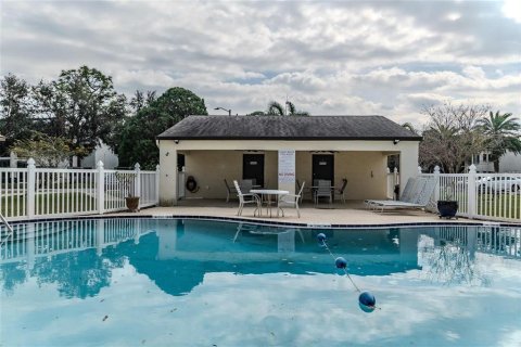 Condo in Largo, Florida, 2 bedrooms  № 2277554 - photo 21