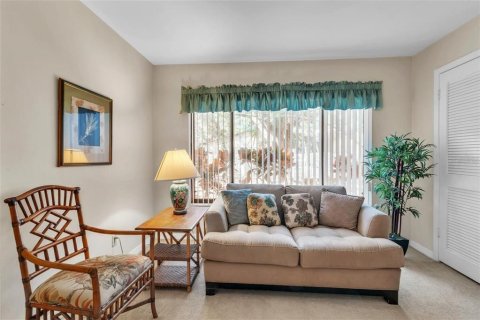 Condo in Largo, Florida, 2 bedrooms  № 2277554 - photo 13