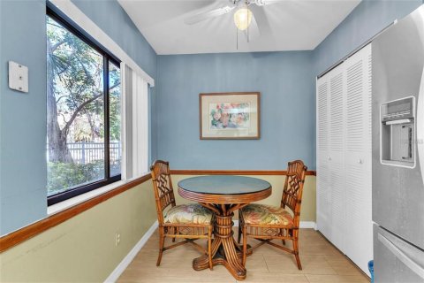 Condo in Largo, Florida, 2 bedrooms  № 2277554 - photo 10