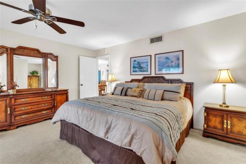 Condo in Largo, Florida, 2 bedrooms  № 2277554 - photo 12