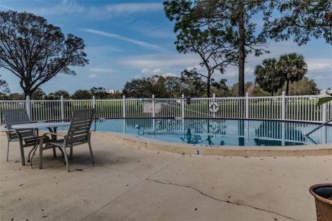 Condo in Largo, Florida, 2 bedrooms  № 2277554 - photo 22