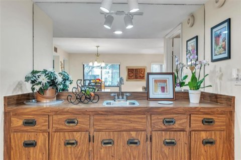 Condo in Largo, Florida, 2 bedrooms  № 2277554 - photo 5