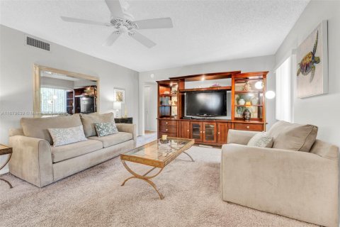 Condo in Greenacres, Florida, 2 bedrooms  № 1412253 - photo 9
