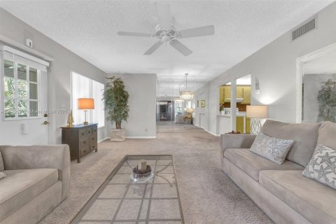 Condo in Greenacres, Florida, 2 bedrooms  № 1412253 - photo 12