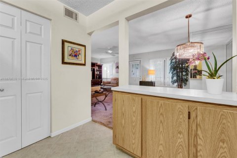 Condo in Greenacres, Florida, 2 bedrooms  № 1412253 - photo 18