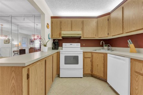 Condo in Greenacres, Florida, 2 bedrooms  № 1412253 - photo 17