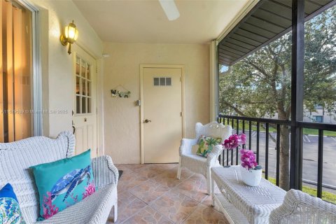 Condo in Greenacres, Florida, 2 bedrooms  № 1412253 - photo 6