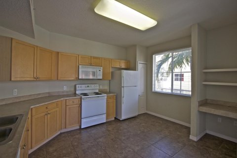 Condo in Palm Beach Gardens, Florida, 2 bedrooms № 1160764 - photo 1