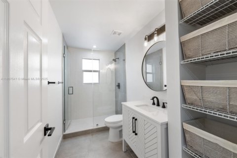 House in Miami, Florida 2 bedrooms, 81.94 sq.m. № 1888772 - photo 15