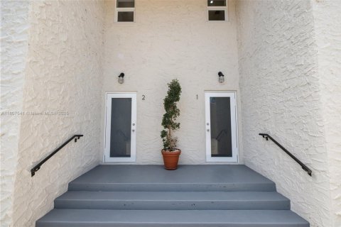 House in Miami, Florida 2 bedrooms, 81.94 sq.m. № 1888772 - photo 17