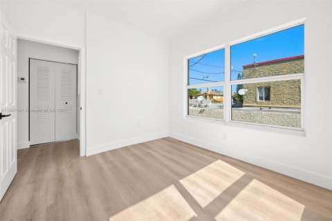 House in Miami, Florida 2 bedrooms, 81.94 sq.m. № 1888772 - photo 16
