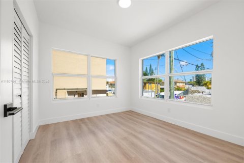 House in Miami, Florida 2 bedrooms, 81.94 sq.m. № 1888772 - photo 7