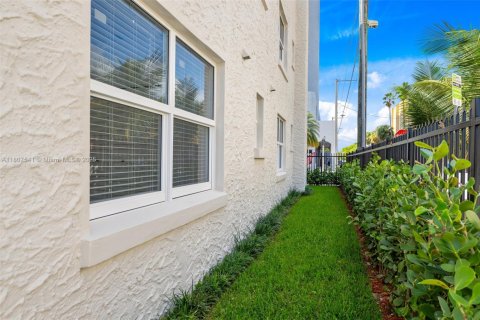 House in Miami, Florida 2 bedrooms, 81.94 sq.m. № 1888772 - photo 18