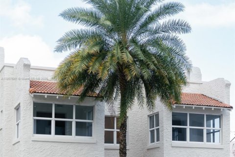 House in Miami, Florida 2 bedrooms, 81.94 sq.m. № 1888772 - photo 23