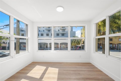 House in Miami, Florida 2 bedrooms, 81.94 sq.m. № 1888772 - photo 11