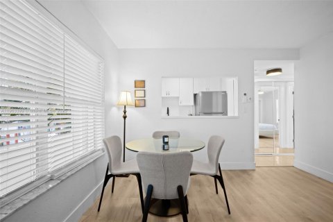 Condominio en alquiler en Surfside, Florida, 1 dormitorio, 54.81 m2 № 2012698 - foto 8