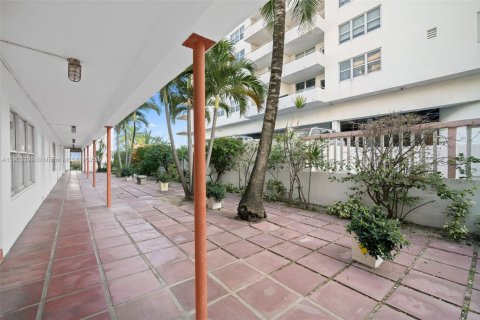 Condominio en alquiler en Surfside, Florida, 1 dormitorio, 54.81 m2 № 2012698 - foto 15