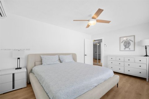 Condominio en alquiler en Surfside, Florida, 1 dormitorio, 54.81 m2 № 2012698 - foto 13