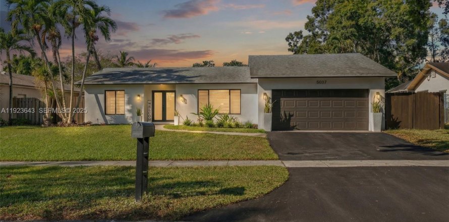 Villa ou maison à Cooper City, Floride 3 chambres, 169.45 m2 № 1984383