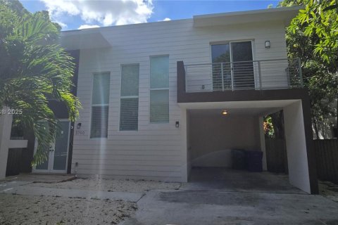 Villa ou maison à louer à Miami, Floride: 3 chambres, 172.52 m2 № 1946753 - photo 3