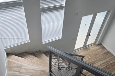 Villa ou maison à louer à Miami, Floride: 3 chambres, 172.52 m2 № 1946753 - photo 5