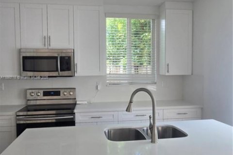 Villa ou maison à louer à Miami, Floride: 3 chambres, 172.52 m2 № 1946753 - photo 11