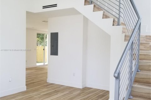 Villa ou maison à louer à Miami, Floride: 3 chambres, 172.52 m2 № 1946753 - photo 7
