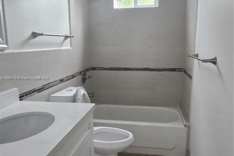 Villa ou maison à louer à Miami, Floride: 3 chambres, 172.52 m2 № 1946753 - photo 17