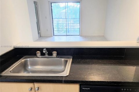 Condo in Miami, Florida, 3 bedrooms  № 2044444 - photo 4