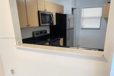 Condo in Miami, Florida, 3 bedrooms  № 2044444 - photo 3