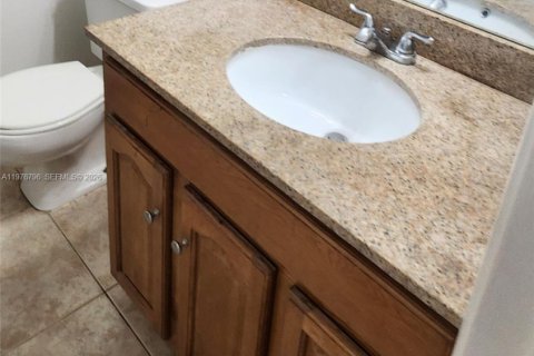 Condo in Miami, Florida, 3 bedrooms  № 2044444 - photo 9