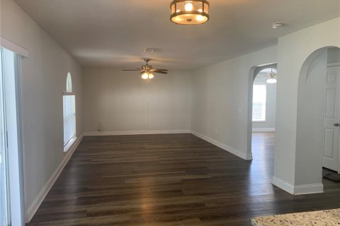House in Land O' Lakes, Florida 4 bedrooms, 206.43 sq.m. № 1873620 - photo 10