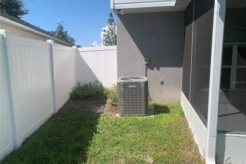 House in Land O' Lakes, Florida 4 bedrooms, 206.43 sq.m. № 1873620 - photo 5