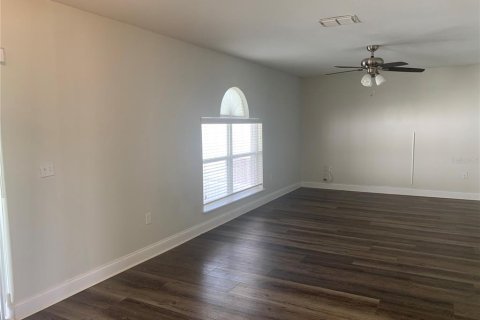 House in Land O' Lakes, Florida 4 bedrooms, 206.43 sq.m. № 1873620 - photo 11