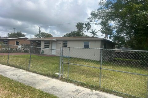 Casa en venta en Homestead, Florida, 3 dormitorios, 81.29 m2 № 2044240 - foto 1