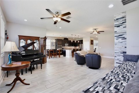 House in Orlando, Florida 3 bedrooms, 233.74 sq.m. № 2202137 - photo 10