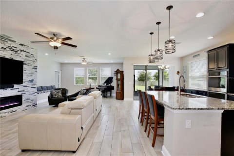 House in Orlando, Florida 3 bedrooms, 233.74 sq.m. № 2202137 - photo 13