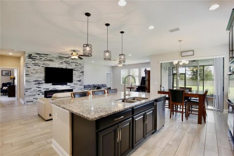House in Orlando, Florida 3 bedrooms, 233.74 sq.m. № 2202137 - photo 8
