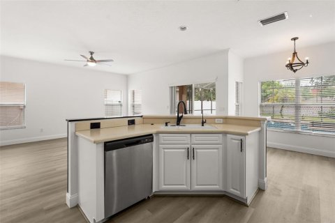 Villa ou maison à vendre à Orlando, Floride: 5 chambres, 262.54 m2 № 2267439 - photo 12