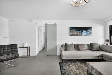 Condo in Miami Beach, Florida, 2 bedrooms № 2031838 - photo 7