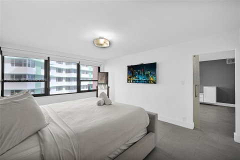 Condo in Miami Beach, Florida, 2 bedrooms № 2031838 - photo 17