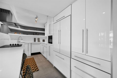Condo in Miami Beach, Florida, 2 bedrooms № 2031838 - photo 13