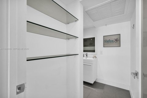 Condo in Miami Beach, Florida, 2 bedrooms № 2031838 - photo 28