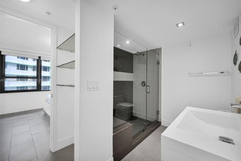 Condo in Miami Beach, Florida, 2 bedrooms № 2031838 - photo 24
